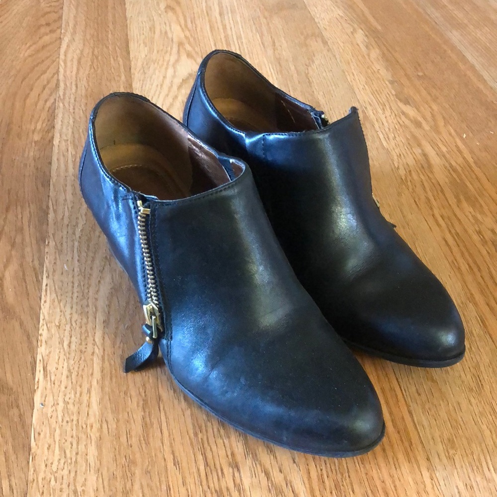 Naturalizer Tipley Black Women’s bootie size 5.5